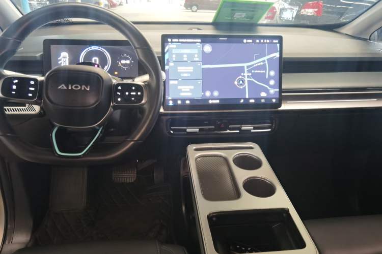 Used AION Y 2022 Plus 70 Tech Edition Center Console