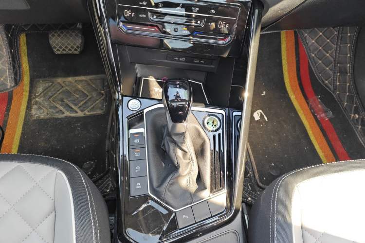 Used Volkswagen Tayron 2023 280TSI Two-Wheel-Drive Luxury Plus Advanced Version
