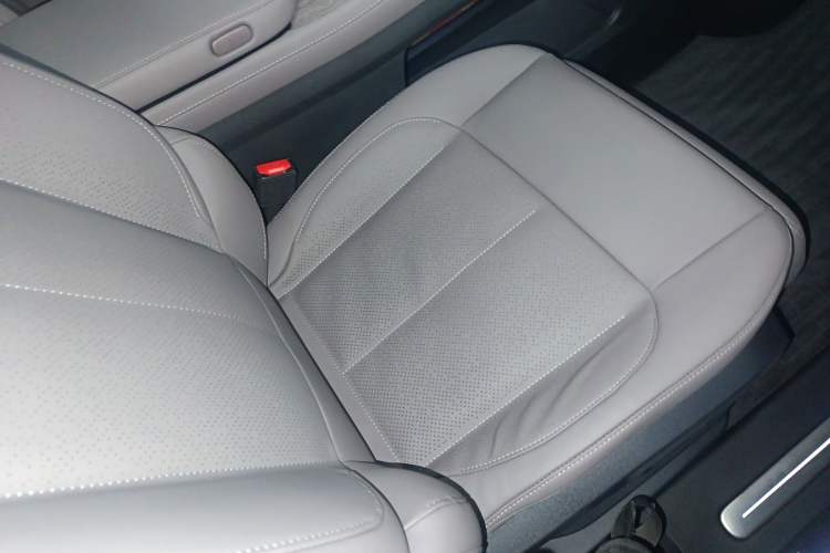 Used Nio ES7 2022 75 kWh Right Front Seat