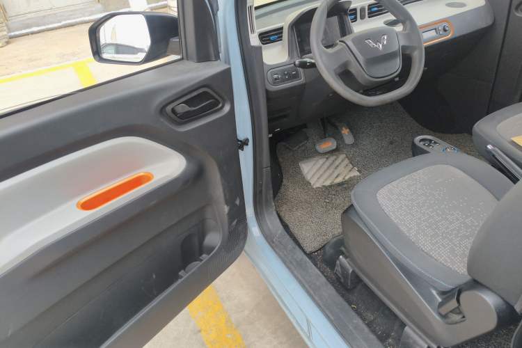 Used Wuling Hongguang MINIEV 2020 Enjoyment Model Lithium Iron Phosphate Driver Seat