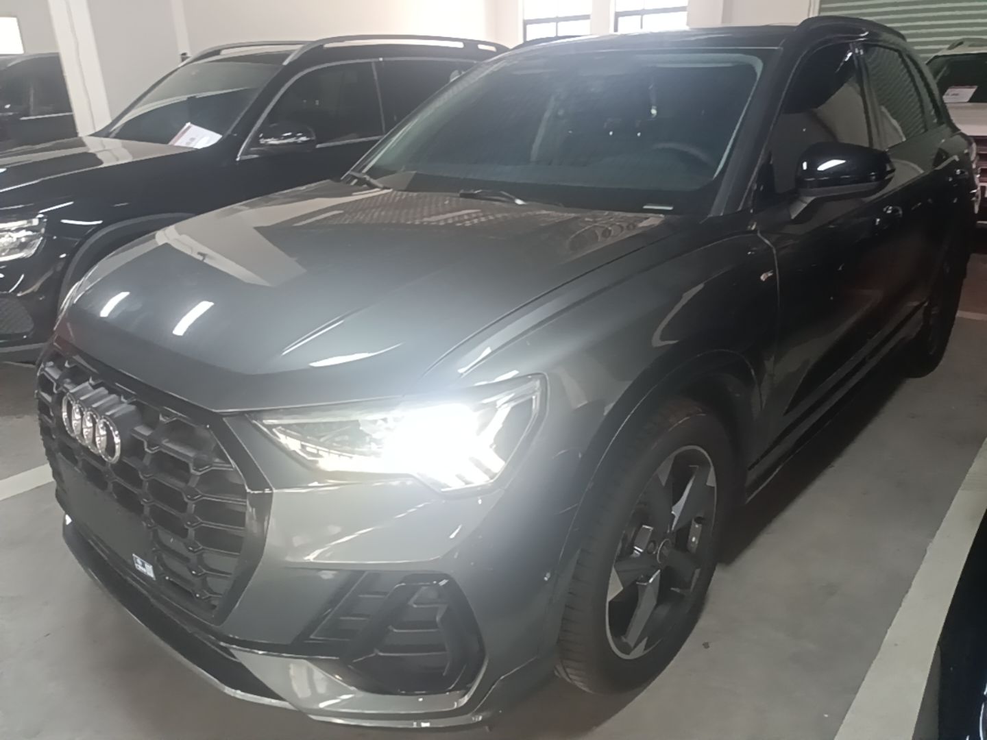 Под передней частью автомобиля