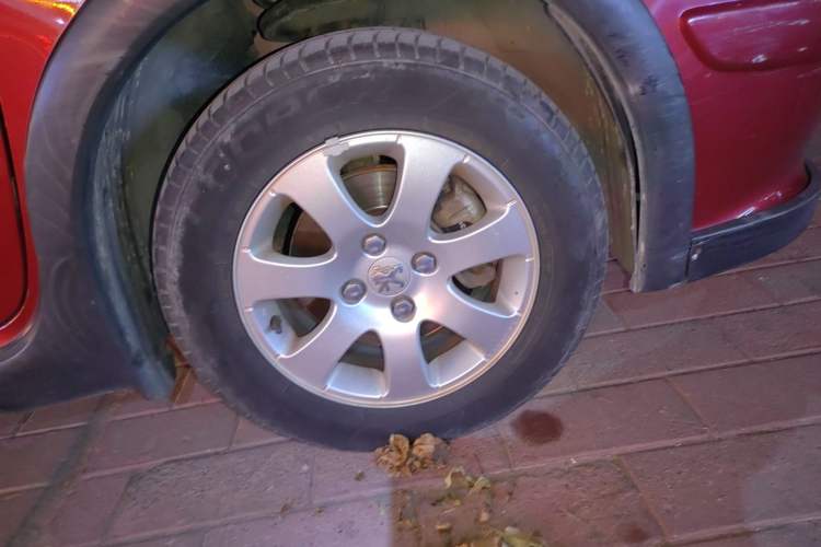 Used Peugeot 307 2012 1.6L Manual CROSS Right Front Wheel Hub