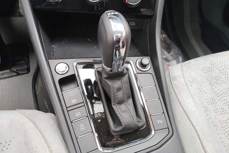 Used Volkswagen Bora 2023 200TSI DSG YueXing PRO Edition Gear Lever