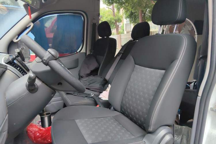 Used SAIC MAXUS Xintu V80 2021 2.0T Manual Classic Aoyuntong Long Wheelbase Mid-Roof 6/7/8/9-Seater
