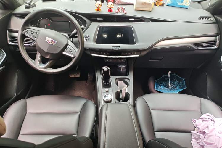 Used Cadillac XT4 2022 28T Two-Wheel-Drive Luxury Version Center Console