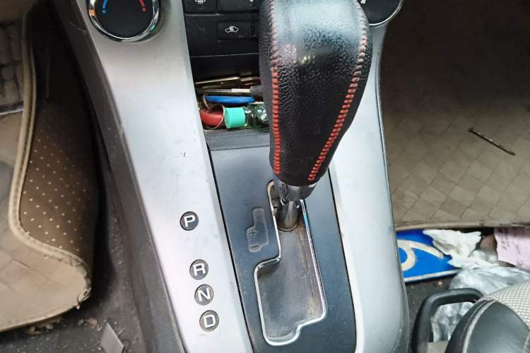 Used Chevrolet Cruze 2013 1.8L SE AT Gear Lever
