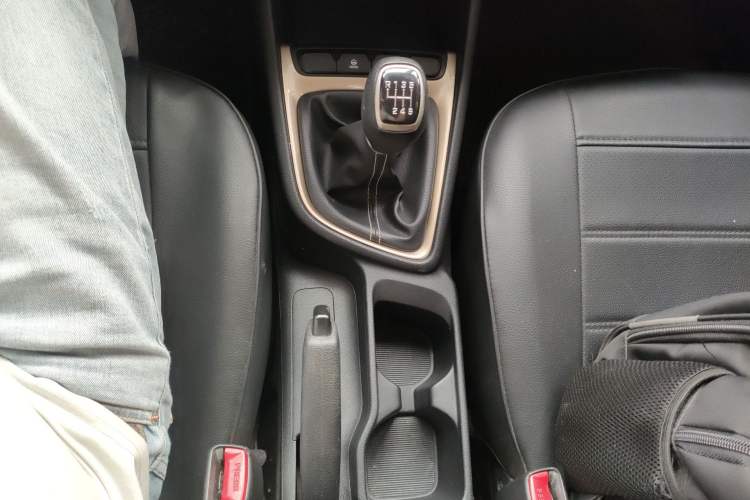 Used Hyundai Celesta 2017 1.6L Manual Joyful Edition DLX Gear Lever