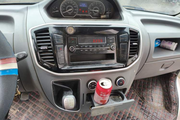 Used SAIC MAXUS Xintu V80 2019 2.5T Classic Model 6-Speed Manual Aotong Long Wheelbase Mid-Height 7-Seater