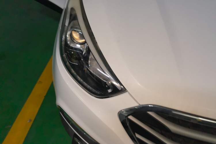 Used Hyundai ix35 2015 2.0L Automatic 2WD Smart Version China V Standard Right Front Headlight