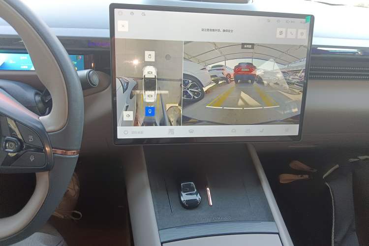 Used Lynk & Co Z10 2025 71 kWh 602 km Range Rear-Wheel Drive Pro
