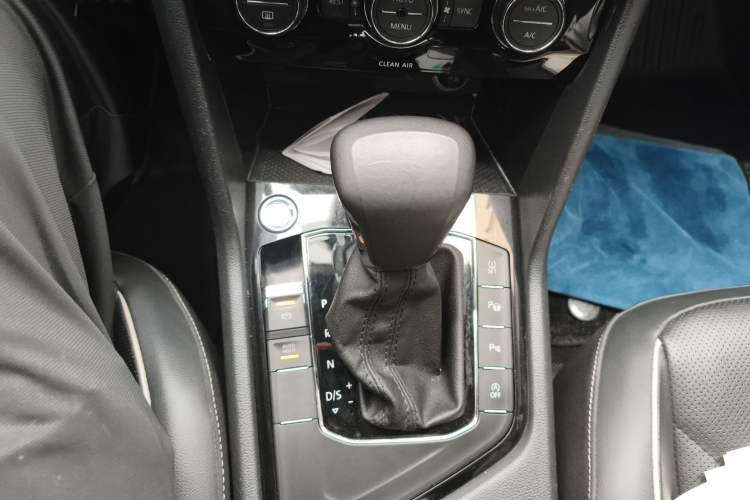 Used Volkswagen Tiguan L 2017 330TSI Automatic Two-Wheel Drive Flagship Edition Gear Lever