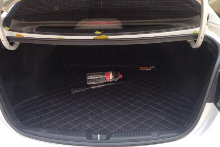 Used Hyundai Elantra (5th Generation / Langdong) 2016 1.6L Automatic Prestige Model Trunk