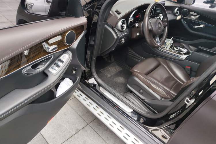 Used Mercedes-Benz GLC 2018 Facelift GLC 260 4MATIC Luxury Edition Driver Seat