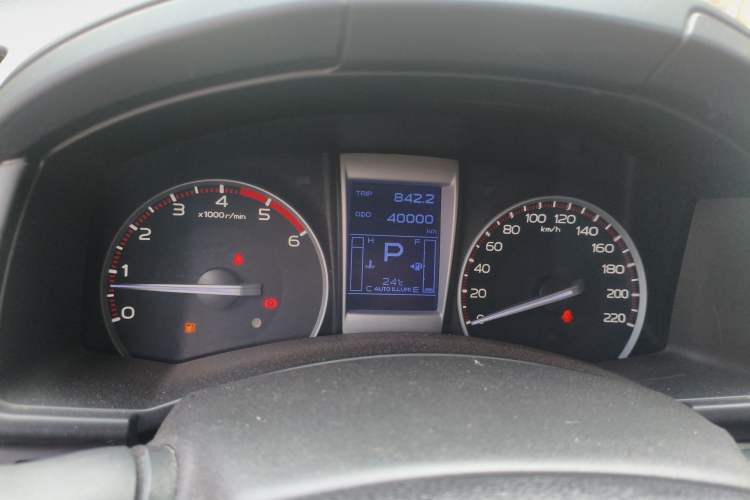 Used Isuzu D-MAX 2015 2.5T Two-Wheel Drive Automatic High-Performance Elite Version 4JK1 Instrument Cluster