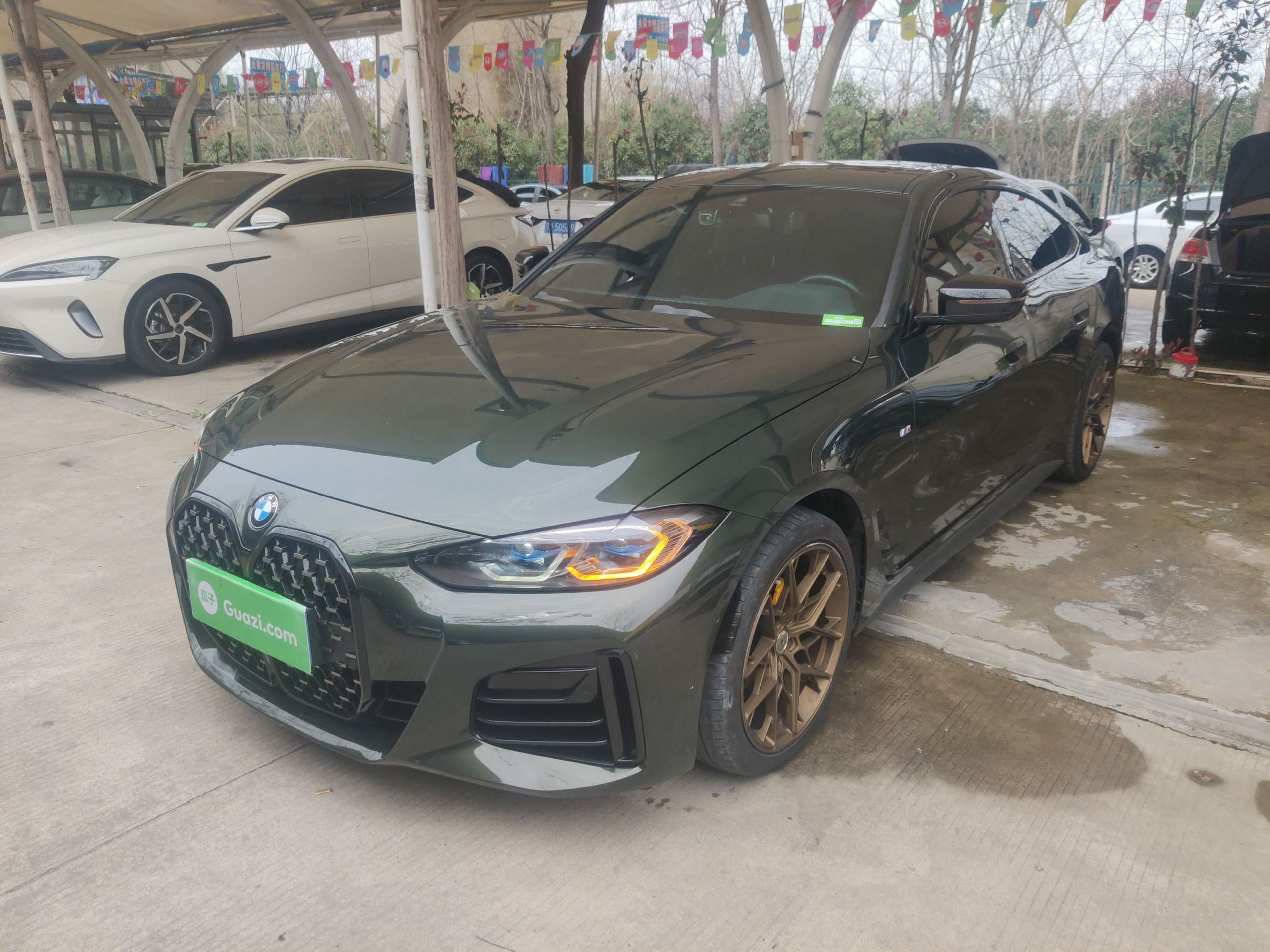 Под передней частью автомобиля