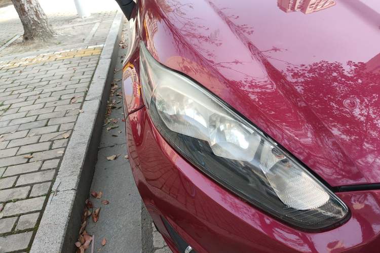 Used Ford Fiesta 2013 Hatchback 1.5L Automatic Fashion Edition Right Front Headlight