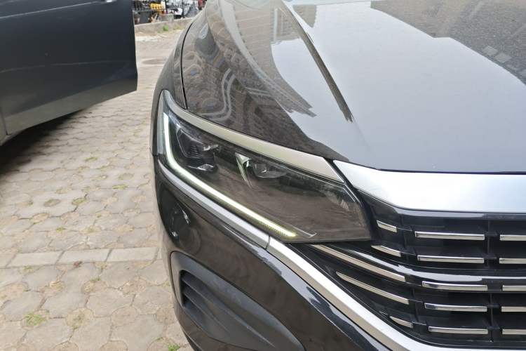 Used Volkswagen Passat 2022 280TSI Business Edition Right Front Headlight