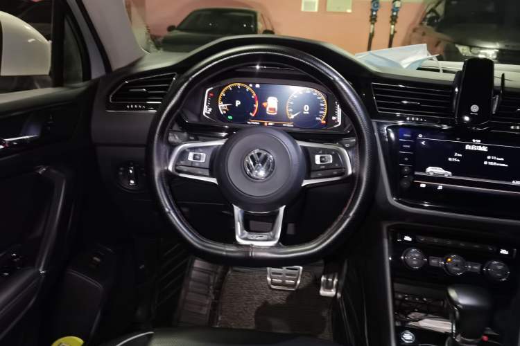 Used Volkswagen Tiguan L 2020 330TSI Automatic Two-Wheel Drive R-Line Flagship Version China VI Standard
