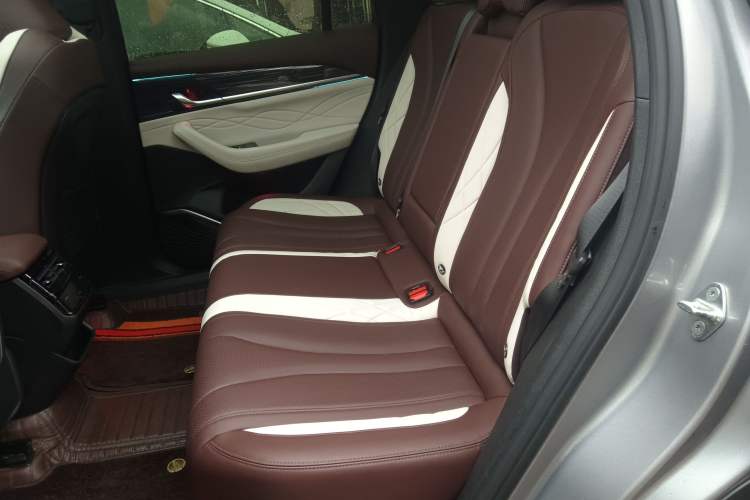 Used Geely Auto Monjaro L 2021 2.0TD DCT EVO Two-Wheel Drive Smart Luxury Version Left Rear Seat