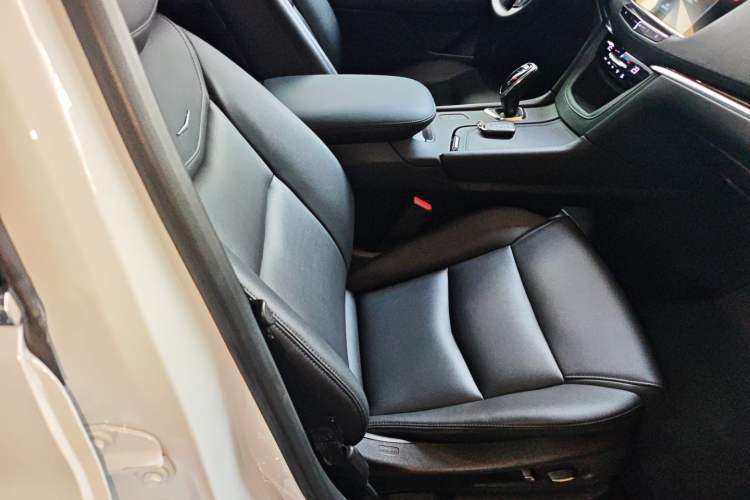 Used Cadillac XT5 2018 25T Tech Model
