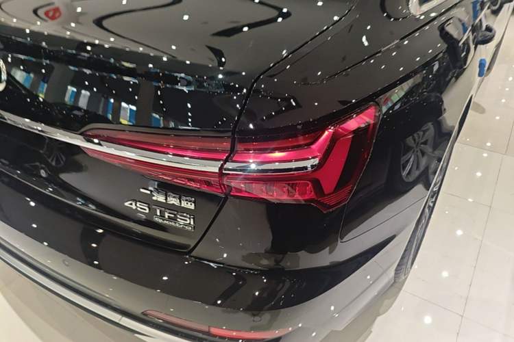 Used Audi A6L 2025 Restyled 45 TFSI quattro Prestige Dynamic Edition Right Rear Taillight