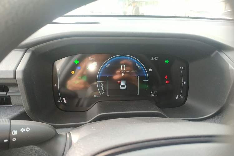 Used Toyota Corolla Cross 2026 Model 2.0L Smart Electric Hybrid Dual-Engine Pioneer Edition Instrument Cluster