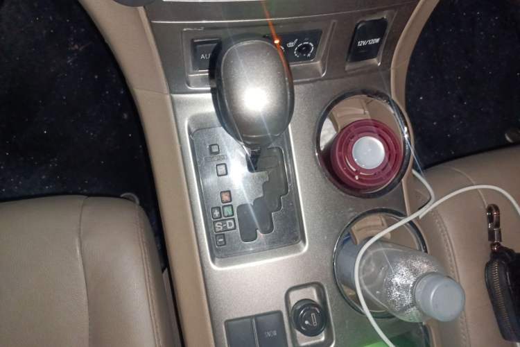 Used Toyota Highlander 2012 2.7L Two-Wheel Drive 7-Seater Luxury Edition
