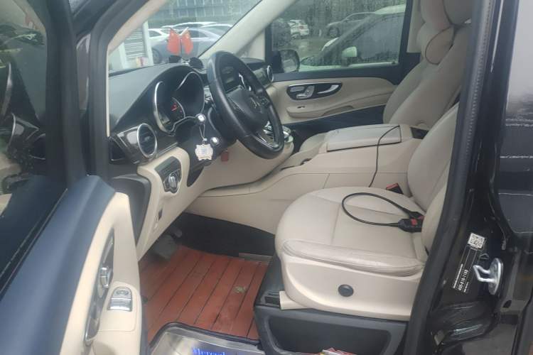 Used Mercedes-Benz V-Class 2018 V 260 Avantgarde Edition China VI