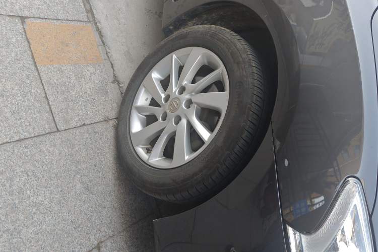 Used Nissan Sylphy 2012 1.6 XL CVT Luxury Edition Right Front Wheel Hub