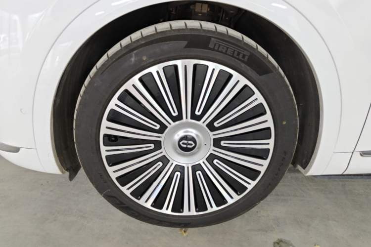 Used Hima AITO M8 2025 Extended-Range Ultra Version 53.4 kWh 6-Seater Edition
