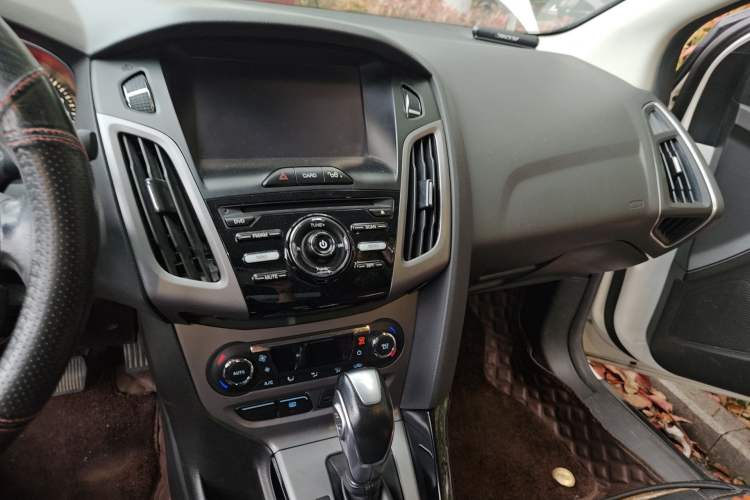 Used Ford Focus 2012 Sedan 1.6L Automatic Fashion Edition Audio And AC Panel