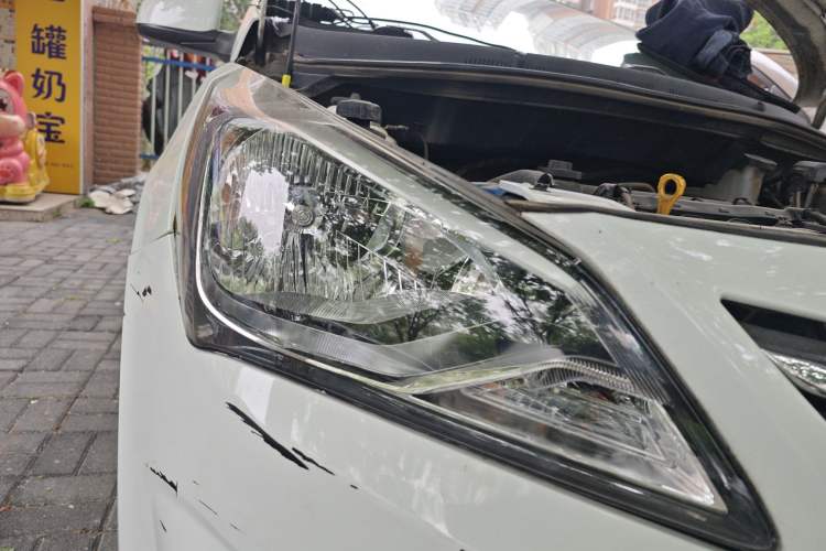 Used Hyundai Verna (older generation) 2014 1.4L Automatic Smart GLS Right Front Headlight