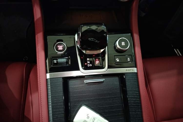 Used Jaguar XFL 2021 XFL 2.0T P250 All-Wheel-Drive Shimmering Black Sport Edition
