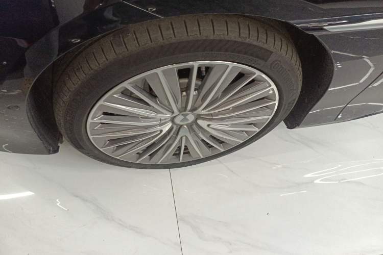 Used Denza Z9 2024 1100 km All-Wheel-Drive Ultra Version Exterior 4