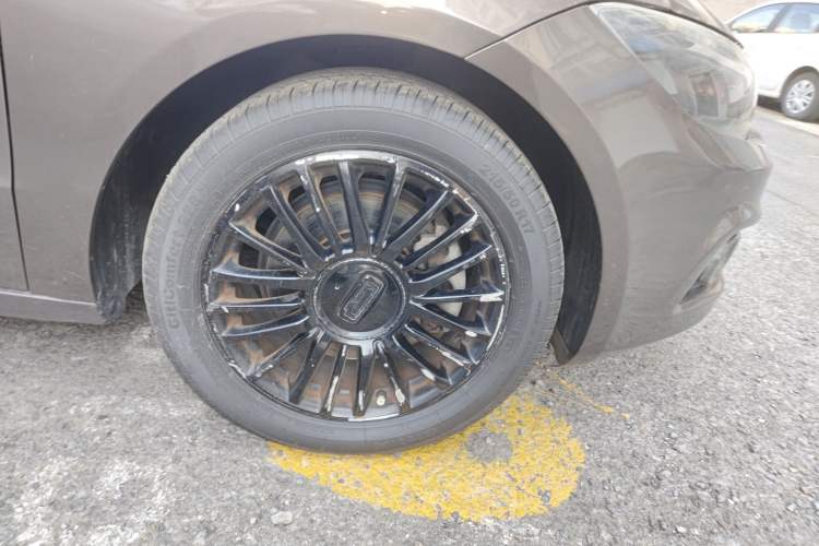 Used Qoros 3 2016 Hatchback 1.6T Automatic ZhiKu Model Right Front Wheel Hub