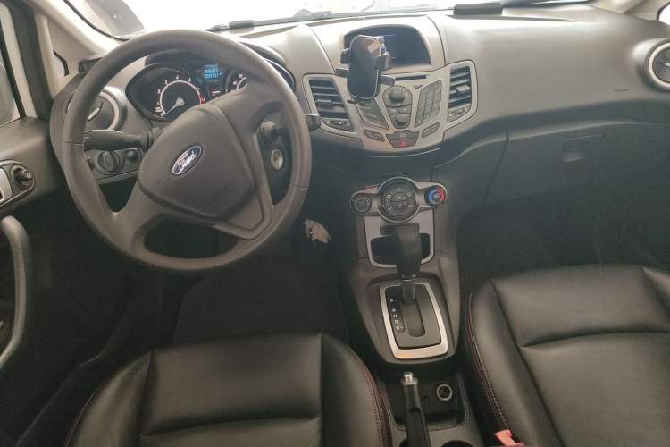Used Ford Fiesta 2013 Hatchback 1.5L Automatic Fashion Edition Center Console
