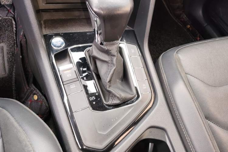 Used Volkswagen Tiguan L 2019 330TSI Automatic Two-Wheel Drive Panoramic Comfort Edition China V Standard Gear Lever