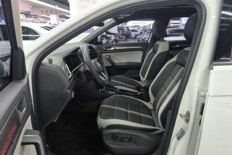 Used Volkswagen T-ROC 2023 300TSI DSG Two-Wheel-Drive Chen Guang Edition Left Front Seat