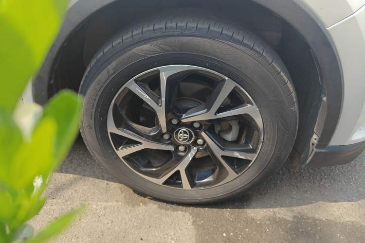 Used Toyota C-HR 2018 2.0L Leading with Sunroof China VI Standard
