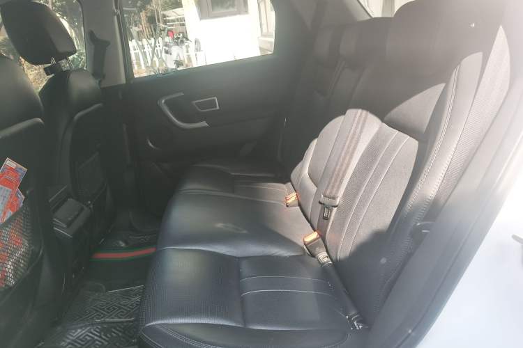 Used Land Rover Discovery Sport 2018 240 PS SE Version Interior 4