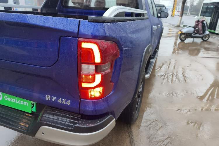 Used Changan Hunter 2024 Knight Edition Flagship Model Dual-Motor All-Wheel Drive Standard Box