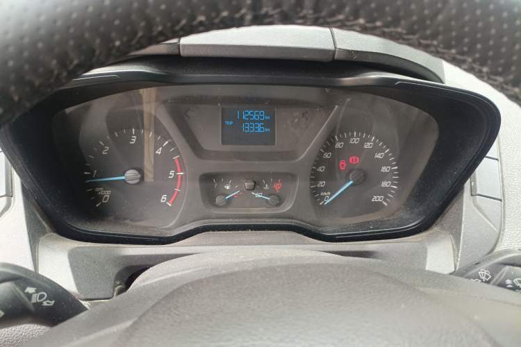 Used Ford Transit 2017 2.0T Diesel Van Mid-Chassis Mid-Roof China V Standard