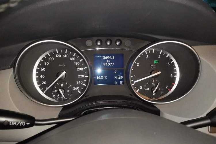 Used Mercedes-Benz R-Class 2014 R 320 4MATIC Business Model