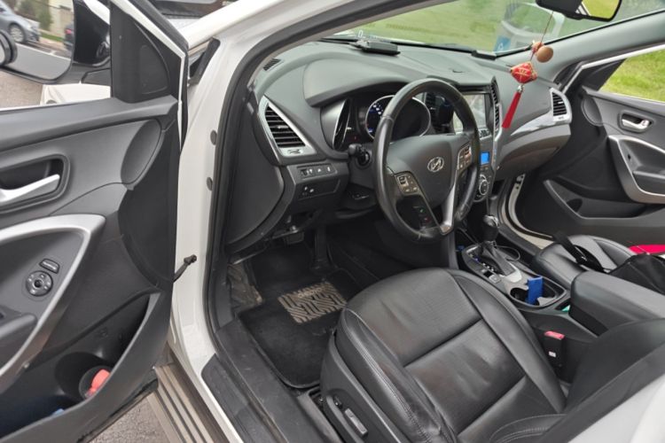 Used Hyundai Santa Fe 2013 2.4L Automatic Two-Wheel Drive Smart Version