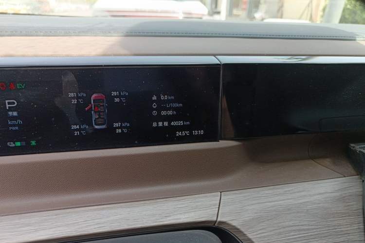 Used GAC Trumpchi E8 2024 Honor Series 2.0L Honor Edition Odometer Close Up