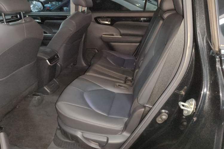 Used Toyota Highlander 2022 Dual-Engine 2.5L Four-Wheel Drive Prestige Version 7 Seats
