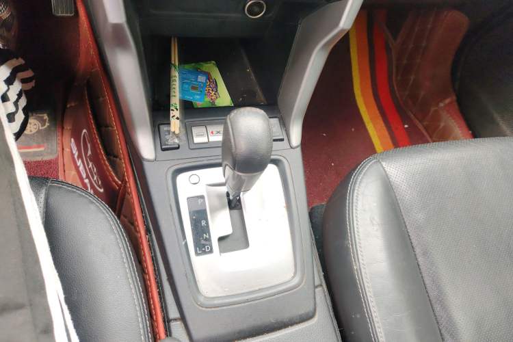 Used Subaru Forester 2014 2.0i Automatic Luxury Edition Gear Lever