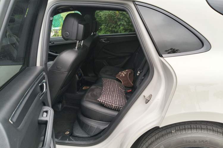 Used Porsche Macan 2018 Macan 2.0T Left Rear Seat