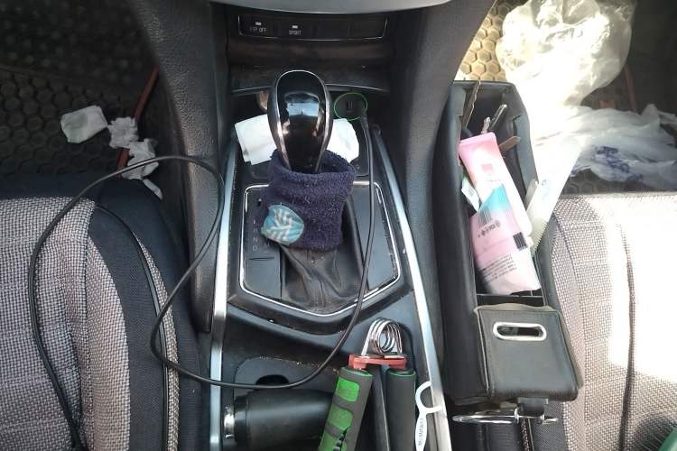 Used JMC Yusheng S350 2013 2.4T Automatic 4x4 Diesel Ultra-Luxury 5-Seater Gear Lever