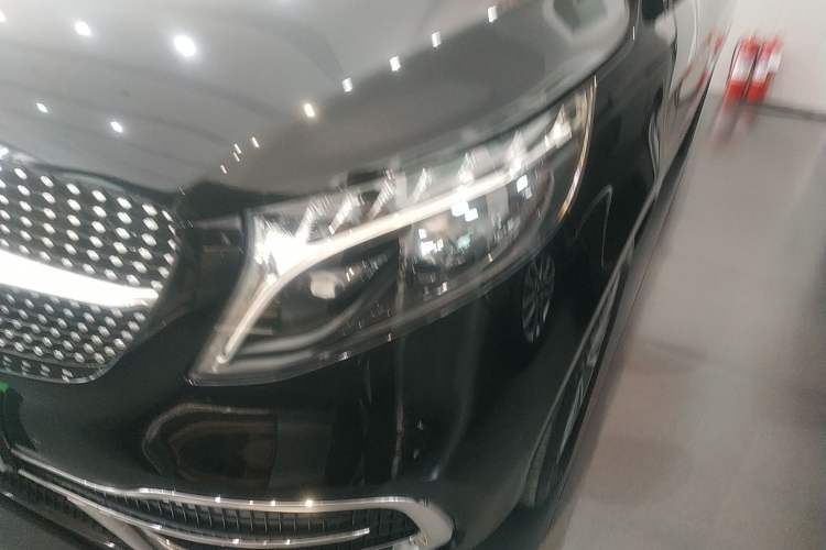 Used Mercedes-Benz V-Class 2022 V 260 Avantgarde Edition